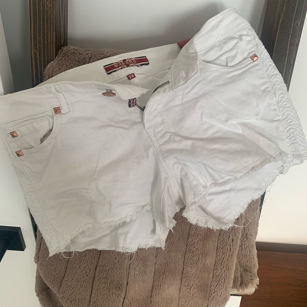 White jean shorts size 28